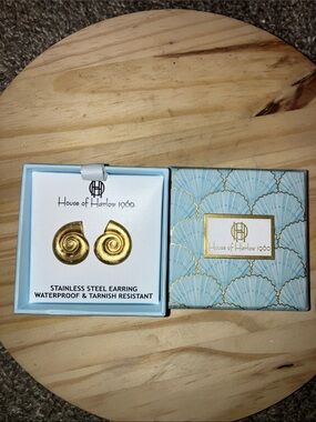 House of Harlow 1960 Gold Spiral Shell Stud Earrings New